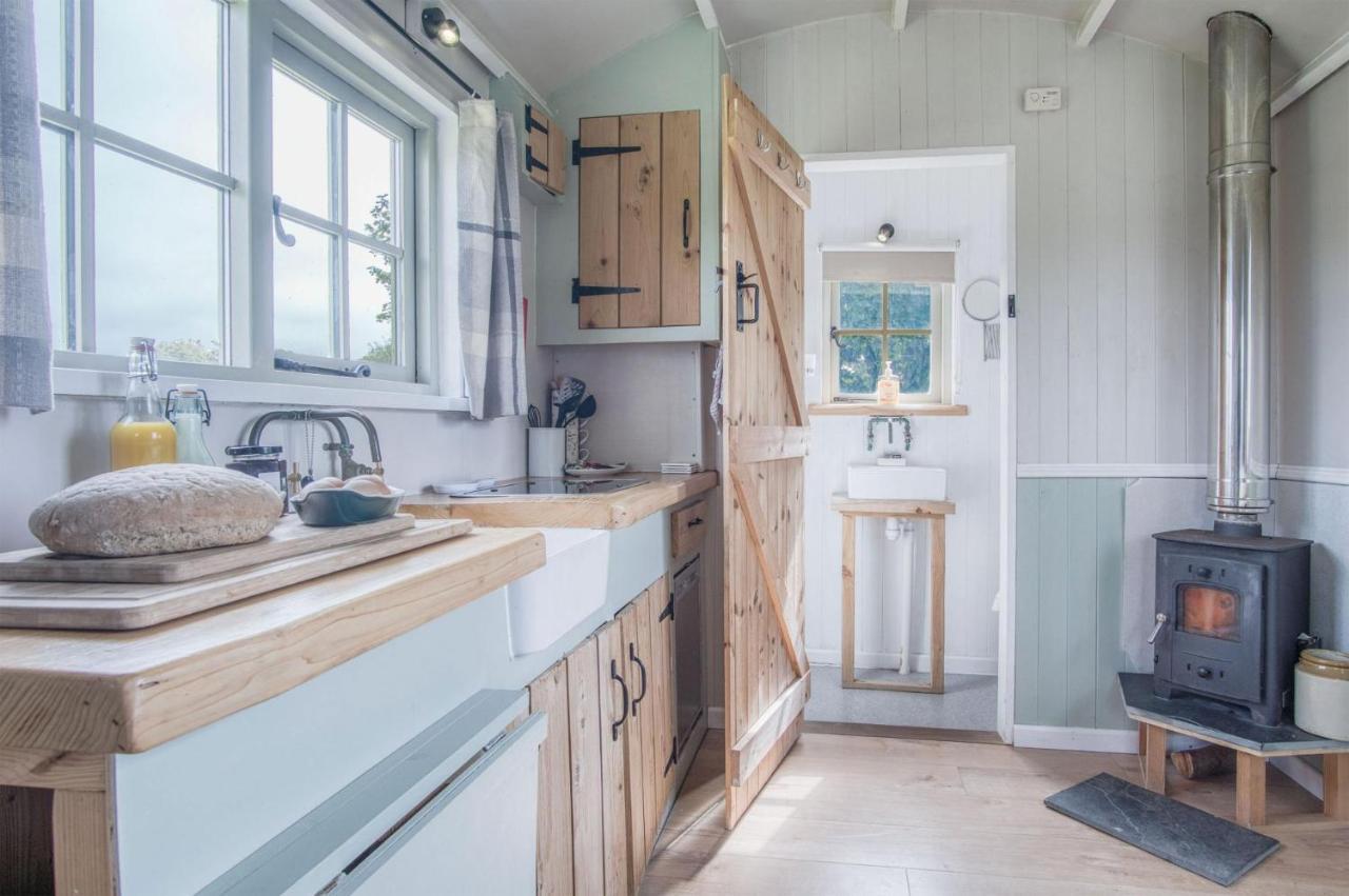 Haven View - 1 Bedroom Shepherds Hut - St Ishmaels Saint Ishmaels  Exterior foto