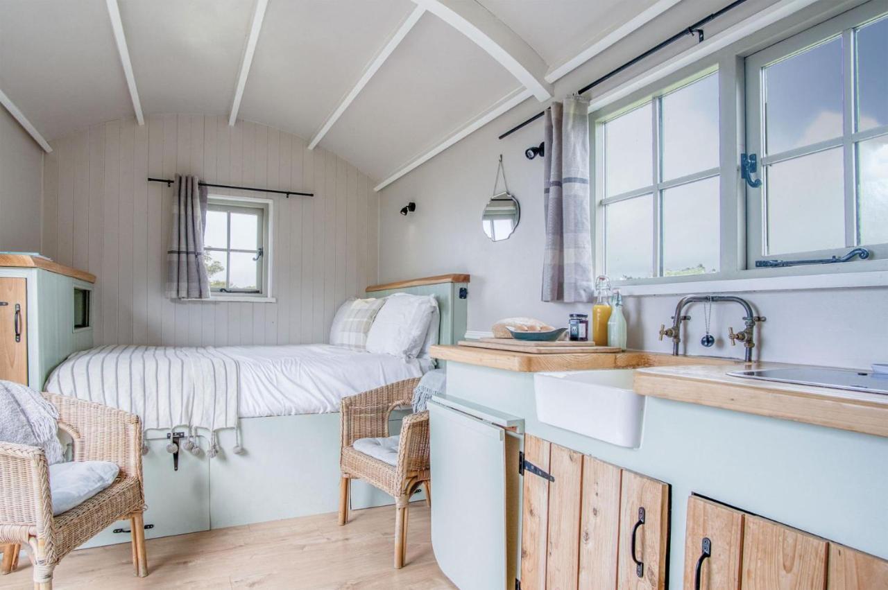 Haven View - 1 Bedroom Shepherds Hut - St Ishmaels Saint Ishmaels  Exterior foto