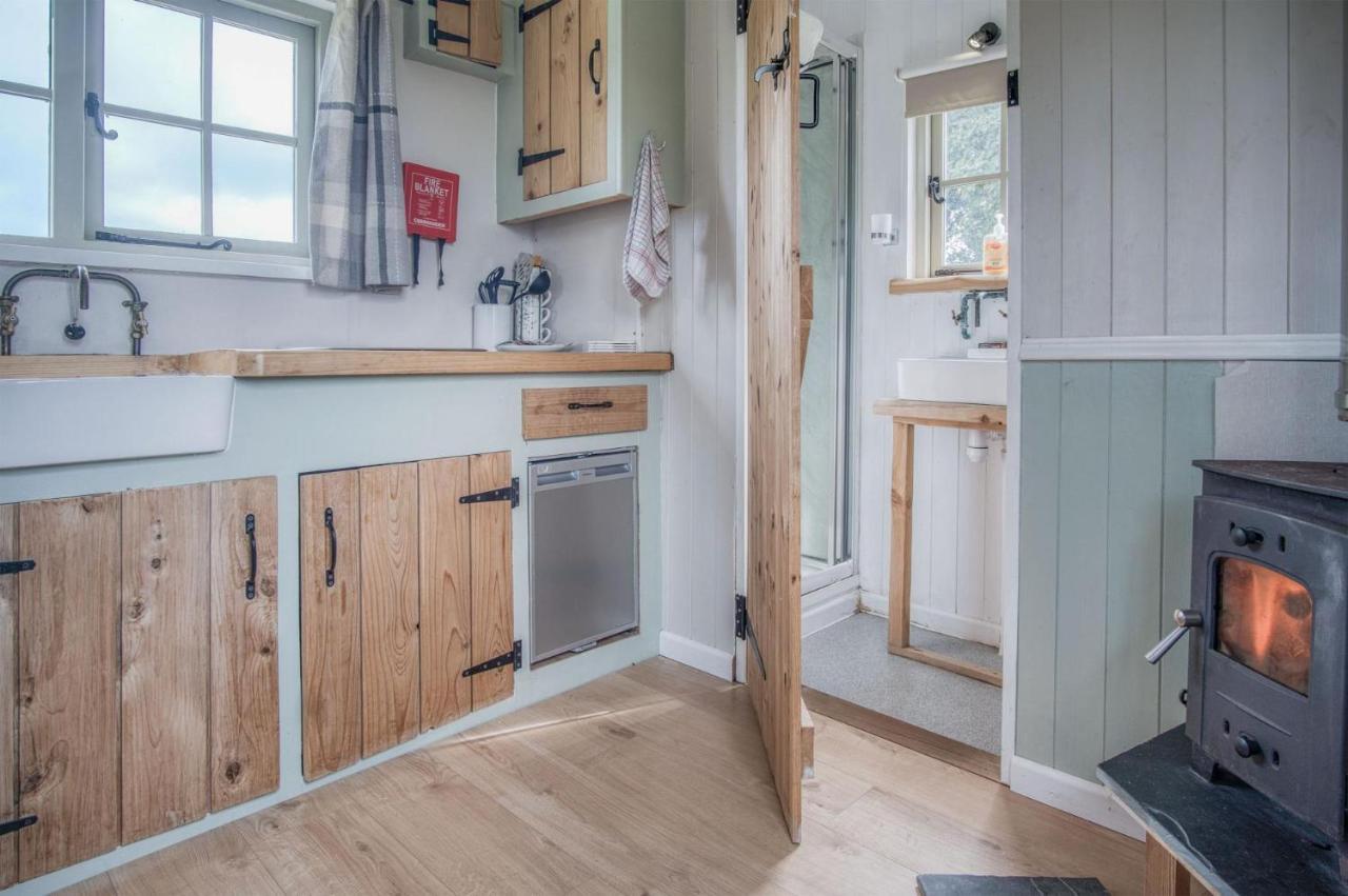 Haven View - 1 Bedroom Shepherds Hut - St Ishmaels Saint Ishmaels  Exterior foto